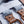 Laden Sie das Bild in den Galerie-Viewer, Blick. Accessoire Set Denim Flowers Grey