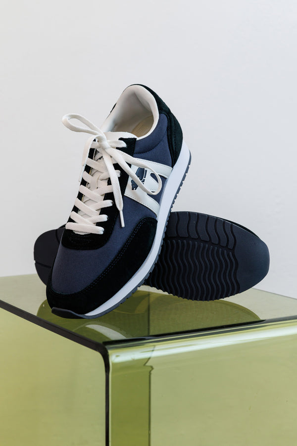 Karhu Albatross 82 Deep Navy / White