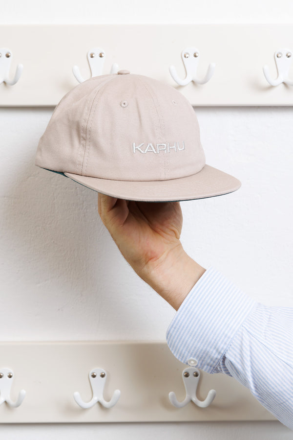 KARHU LOGO CAP Silver Lining / Bright White