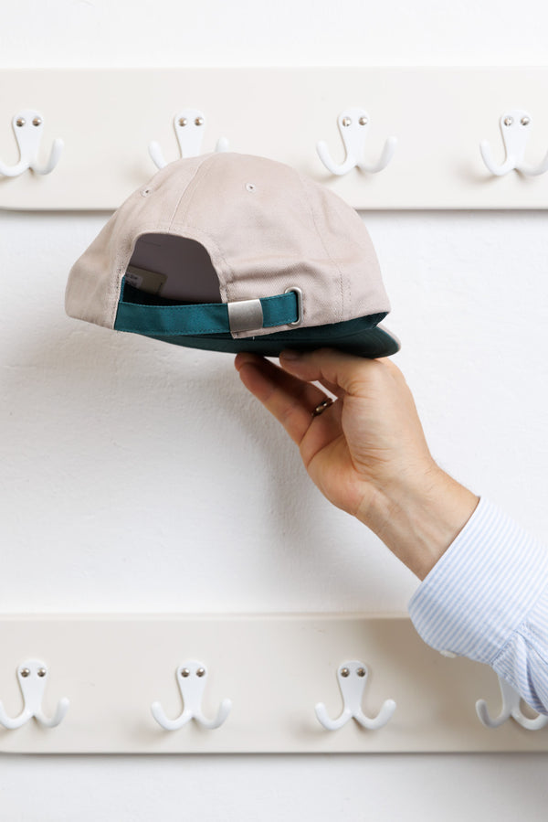 KARHU LOGO CAP Silver Lining / Bright White