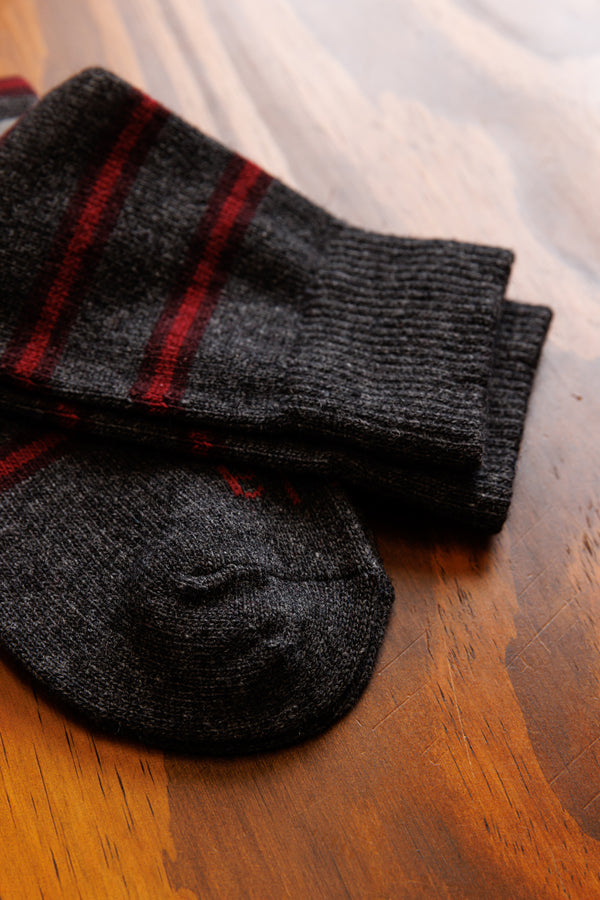 effio The Dandy Cashmere Socks Dark Grey Wine